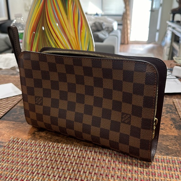 LOUIS VUITTON
Damier Ebene Pochette Saint Louis Clutch - Picture 2 of 12